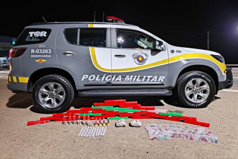 Passageira de ônibus é presa com drogas na bagagem em Elias Fausto