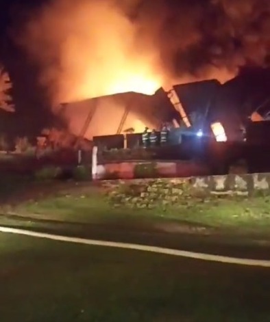 Incêndio destrói galpão de empresa em Itupeva