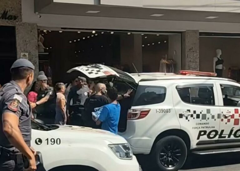 Assaltante é agredido por população ao roubar loja no Centro de São Vicente