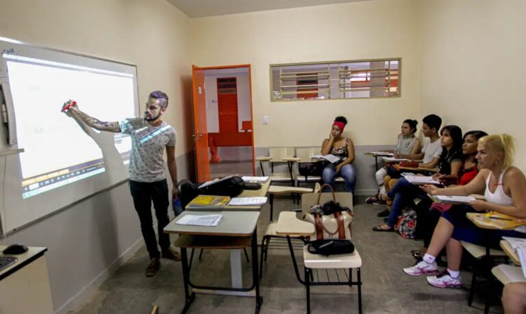 Pé-de-Meia: pagamento a novos beneficiários começa nesta segunda; entenda o programa