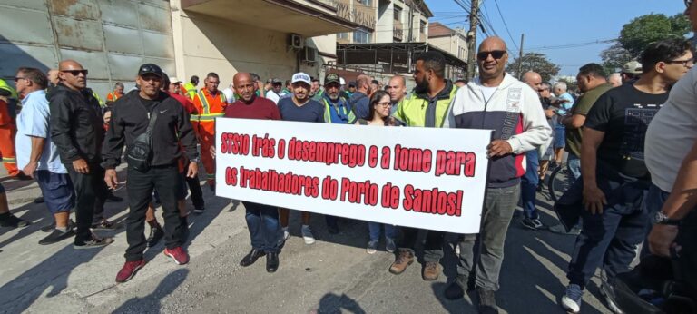 Novo terminal de contêineres em Santos pode causar demissões no setor portuário e trabalhadores protestam