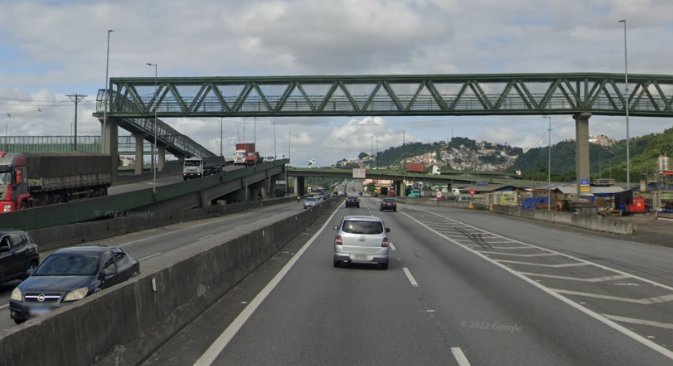 Homem foge de assalto, entra na contramão, e acaba colidindo com viatura da Ecovias em rodovia do litoral de SP