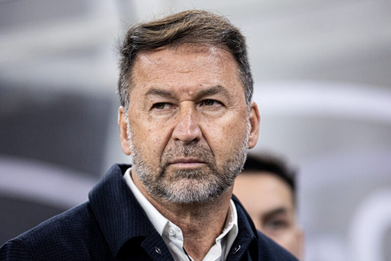 Processo de impeachment de Augusto Melo é instaurado no Corinthians