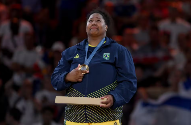 Beatriz Souza conquista primeiro ouro do Brasil