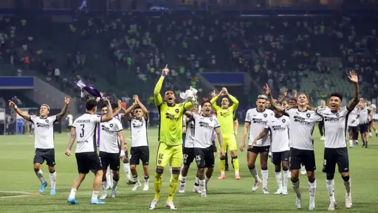 Botafogo leva susto, mas elimina o Palmeiras e avança às quartas da Libertadores