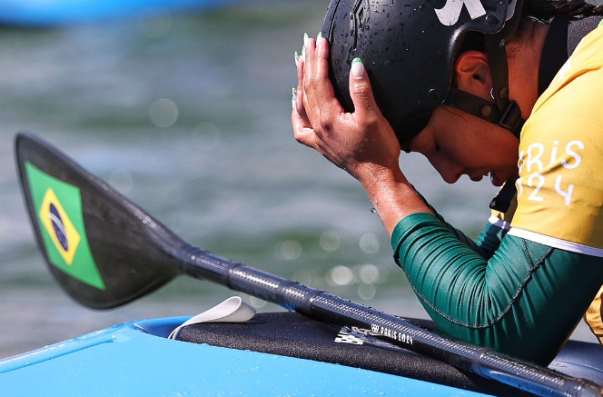 Ana Sátila cai no caiaque cross e fica sem medalha após ‘maratona’ em Paris