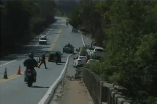 Caminhão cai no Rio Atibaia após acidente em Itatiba