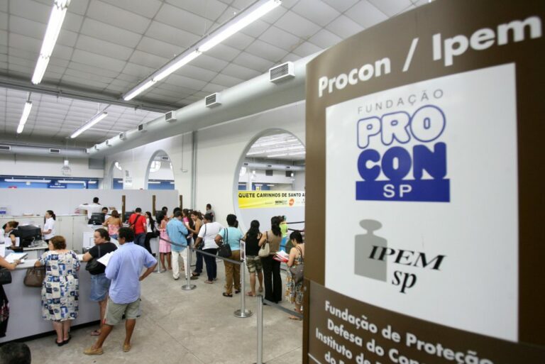Procon-SP lança enquete para conhecer desafios que idosos enfrentam nas relações de consumo