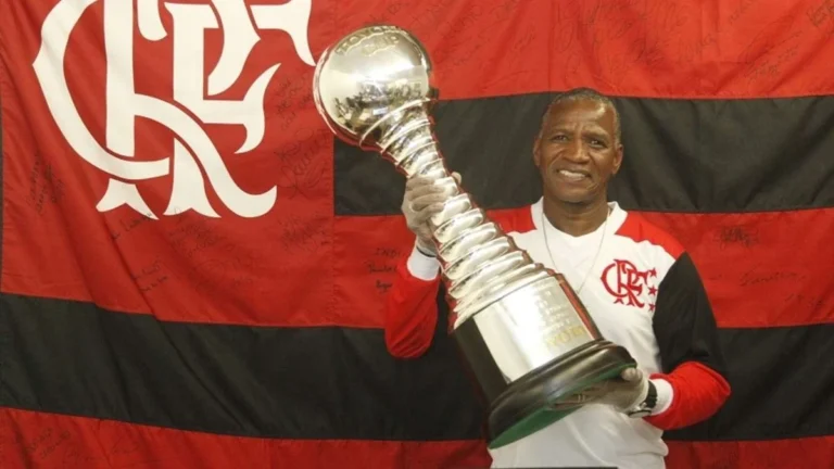 Morre Adílio, campeão mundial do Flamengo, aos 68 anos