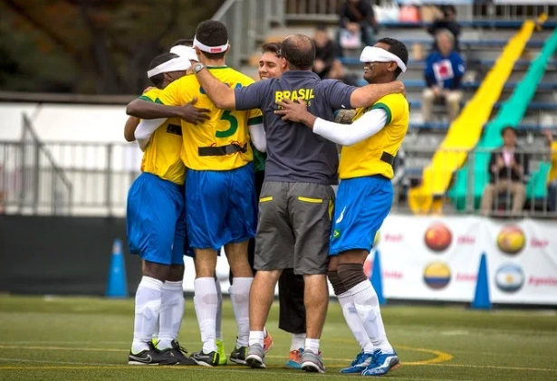 Seleção brasileira vai à Paris para ampliar hegemonia no futebol de cegos