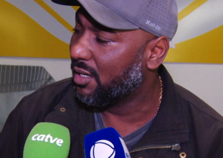 Passageiros atrasados do voo Cascavel-Guarulhos se emocionam em entrevista