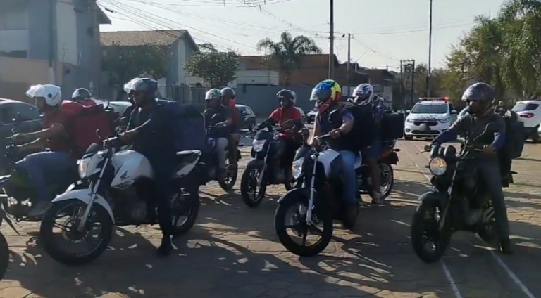 moradores de Vinhedo e região realizaram uma motociata em homenagem às vítimas do voo 2283