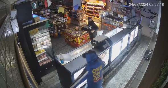 ‘Desceu a serra pra roubar!’: Ladrão de padaria em Praia Grande é identificado e localizado no Grajaú/SP