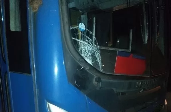 Pedestre é atropelado por ônibus intermunicipal e morre em rodovia de São Vicente