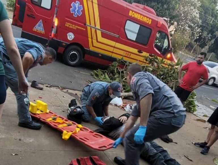 Motorista foge pela contramão após colisão com moto em avenida de Araçatuba