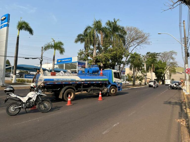 Idoso é atropelado por caminhão na Pompeu de Toledo em Araçatuba