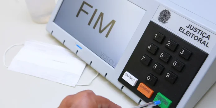 Casal pede bênção à Nossa Senhora para conquistar a casa própria