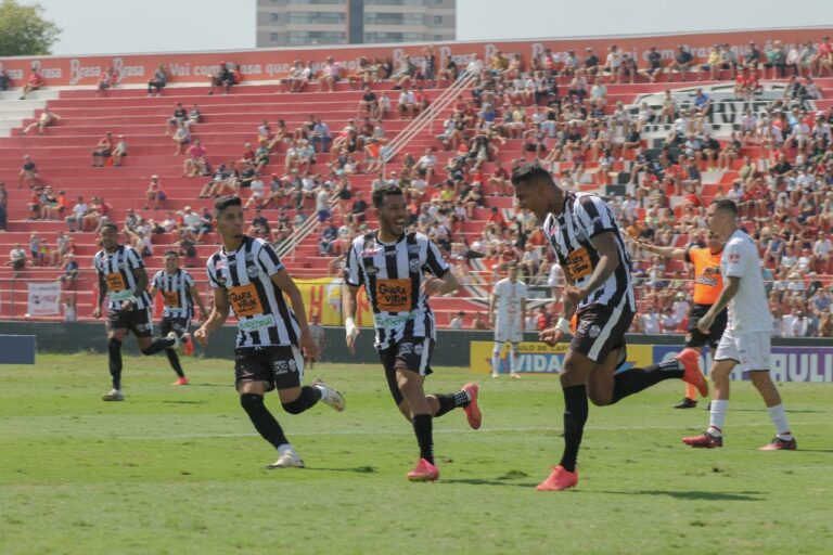 Nos pênaltis, Comercial avança na Copa Paulista