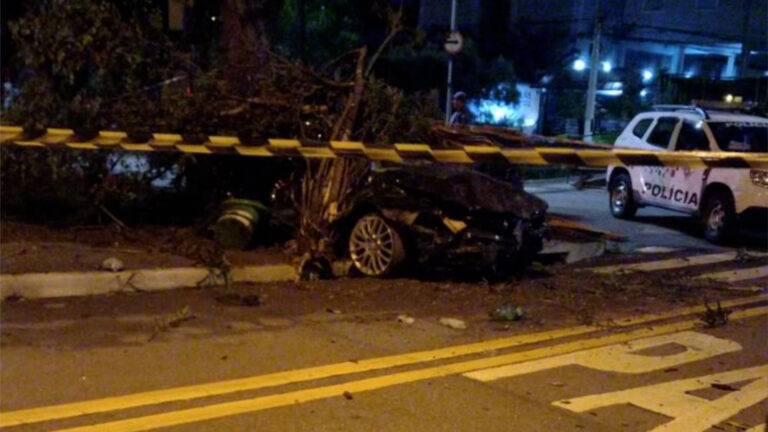 Mulher é atropelada por veículo em alta velocidade em praça de Jundiaí; veja vídeo