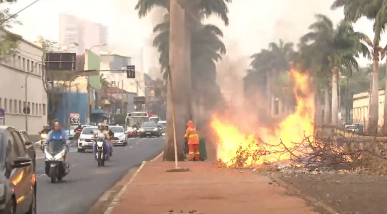 VÍDEO | Homem é flagrado ateando fogo na região central de Ribeirão Preto