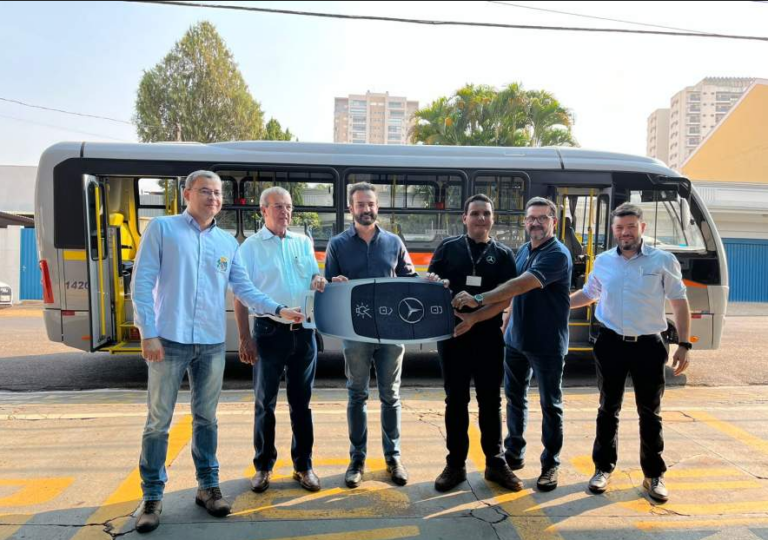 TUA apresenta novo ônibus para transporte coletivo