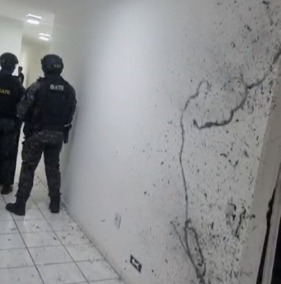 Policial aposentado é preso pelo GATE após fazer esposa de refém