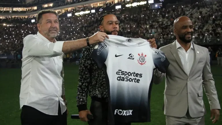 Corinthians pode ter seguro para garantir pagamento do salário de Depay