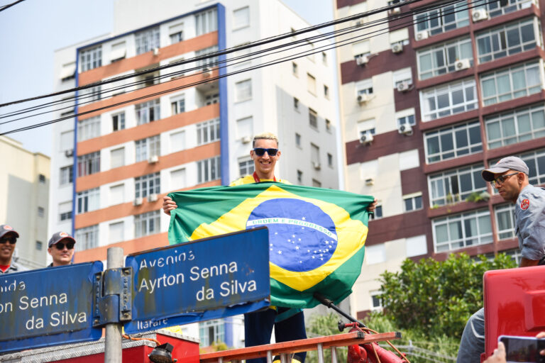 Paulo Saturnino, bronze nos Jogos Paralímpicos de Paris 2024, é homenageado em São Vicente