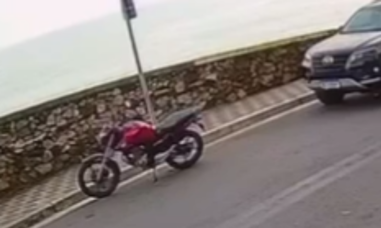 Motocicleta utilizada em sequestro no Guarujá é apreendida e adolescente é levado para a delegacia