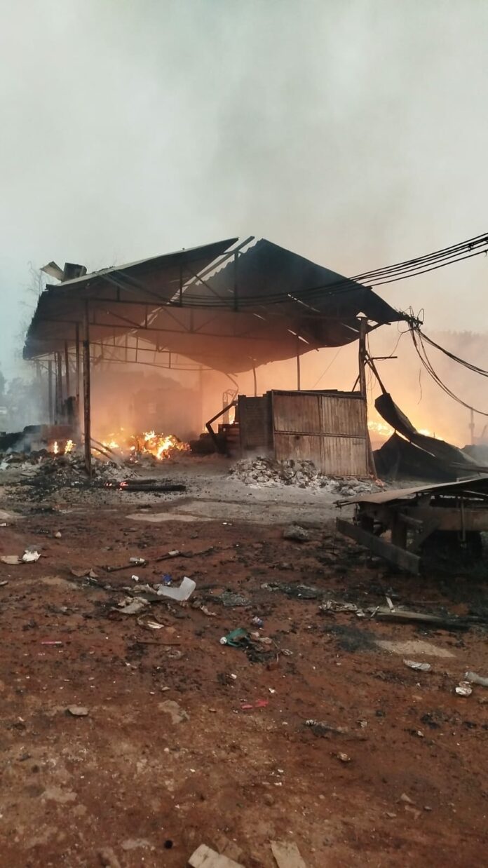 Incêndio em mata chega a ferro velho na região