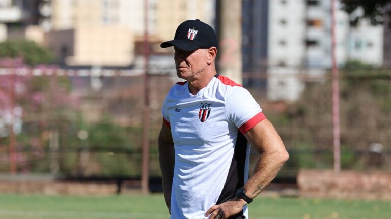 Botafogo-SP: Auxiliar técnico elogia desempenho da equipe e determinação dos jogadores