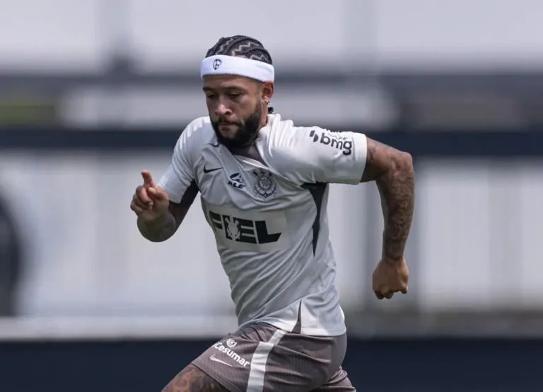 Ramón diz que Depay está ‘muito bem’ e despista sobre estreia no Brasileiro