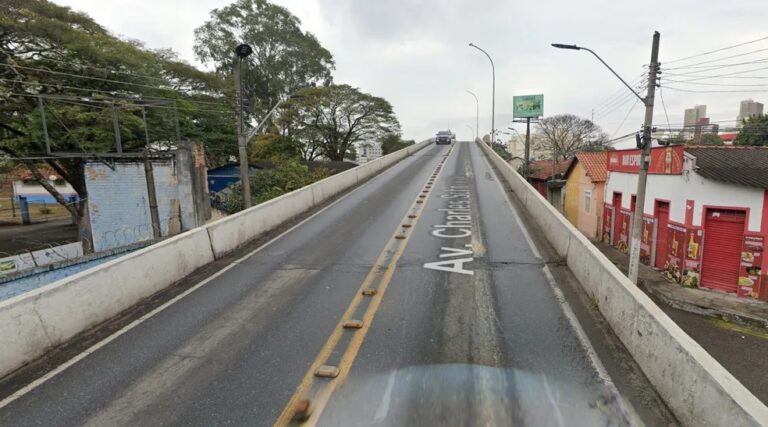 Obras no "viaduto torto" em Taubaté são suspensas por 4 meses