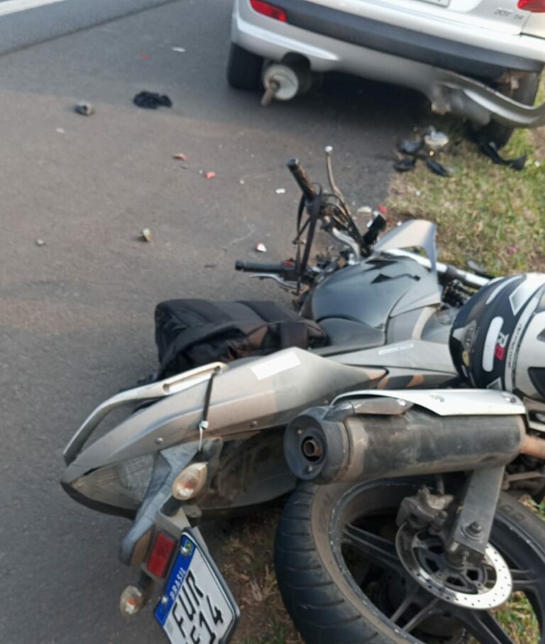 Motociclista morre ao colidir na traseira de carro parado em rodovia