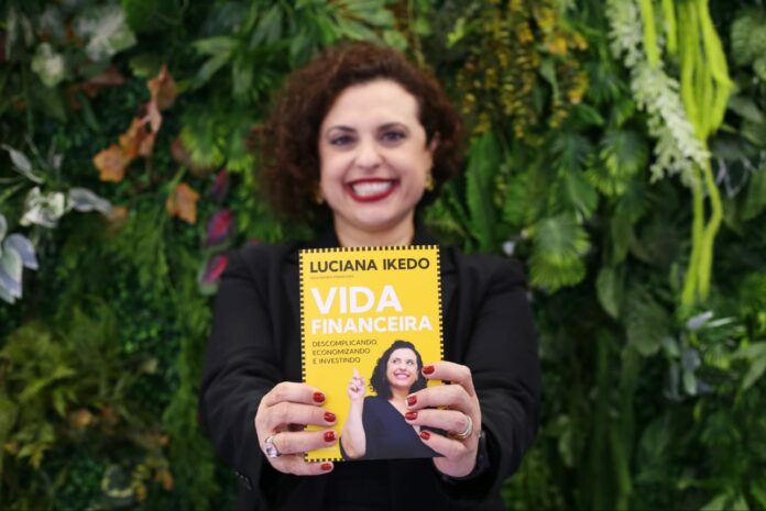 Escritora e especialista em finanças de São José participa da Bienal do Livro