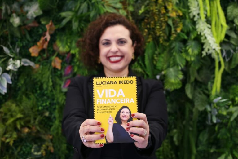 Escritora e especialista em finanças de São José participa da Bienal do Livro