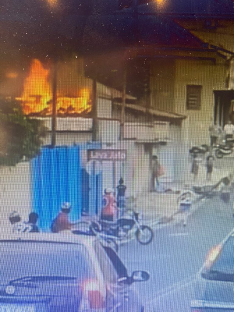 Incêndio destrói residência em Birigui e mobiliza Corpo de Bombeiros