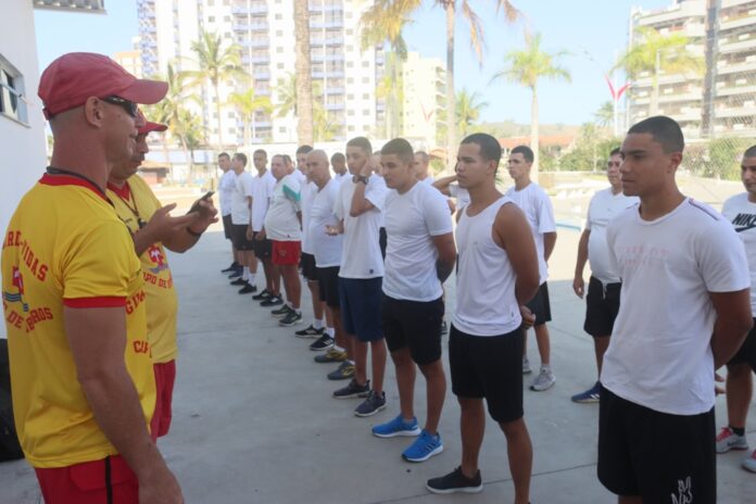 Caraguatatuba abre inscrições para guarda-vidas temporários