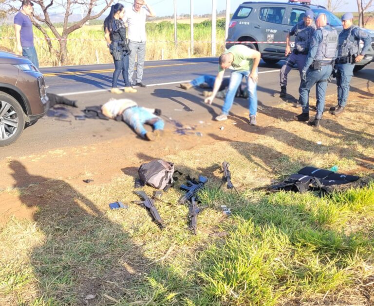 Troca de tiros deixa um PM e outras três pessoas mortas em rodovia da região