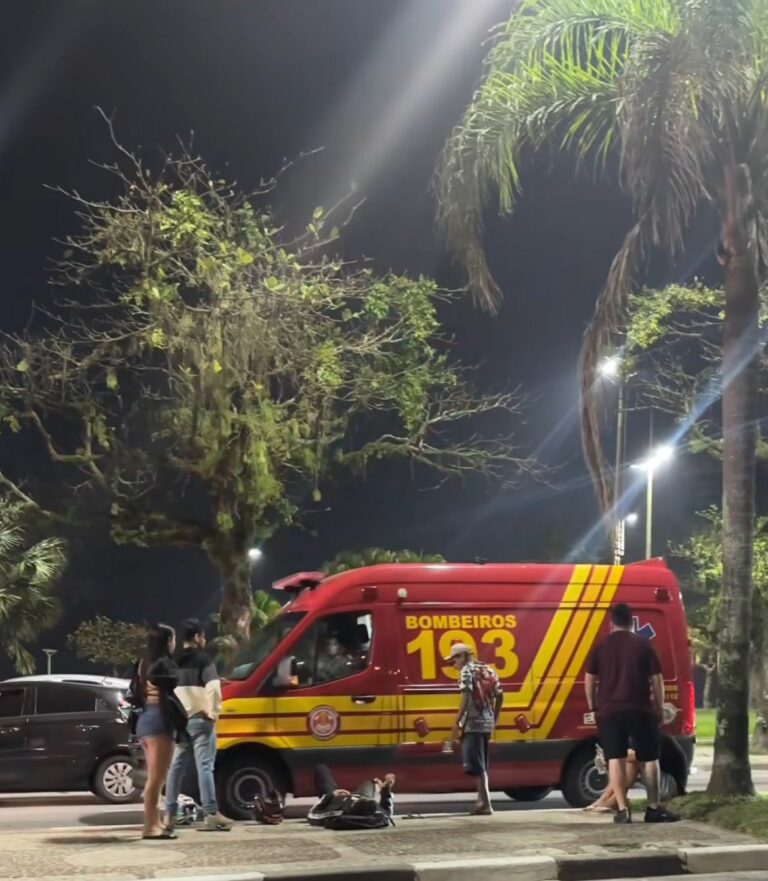 Acidente em avenida da praia de Santos deixa duas pessoas feridas