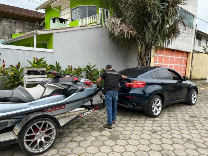 Casal é preso por receptação de carros de luxo e jet-skis em Ubatuba