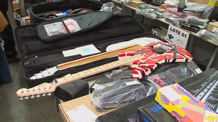 Leilão da Receita Federal em Viracopos tem guitarra do Van Halen