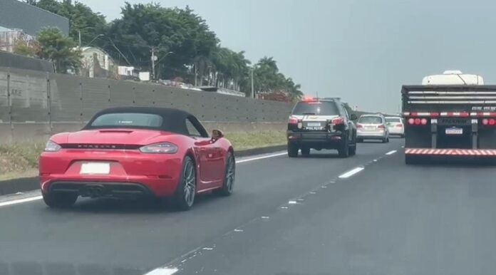 Operação contra pirataria apreende dois carros de luxo em São José