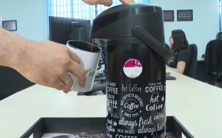 97% dos brasileiros tomam café ao acordar, segundo a ABIC