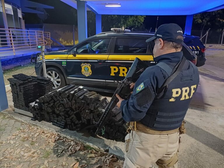 Duas mulheres são presas transportando 335 quilos de maconha na Dutra em Cachoeira Paulista