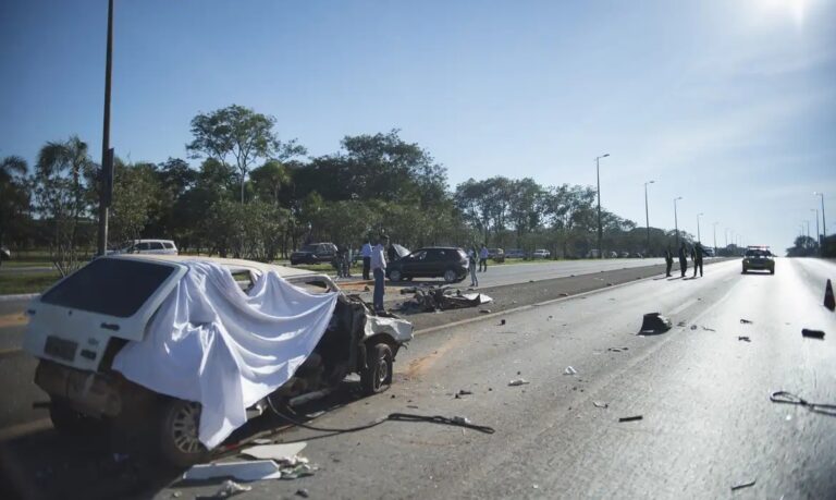 Mortes em colisões traseiras crescem e têm uso celular como um dos responsáveis