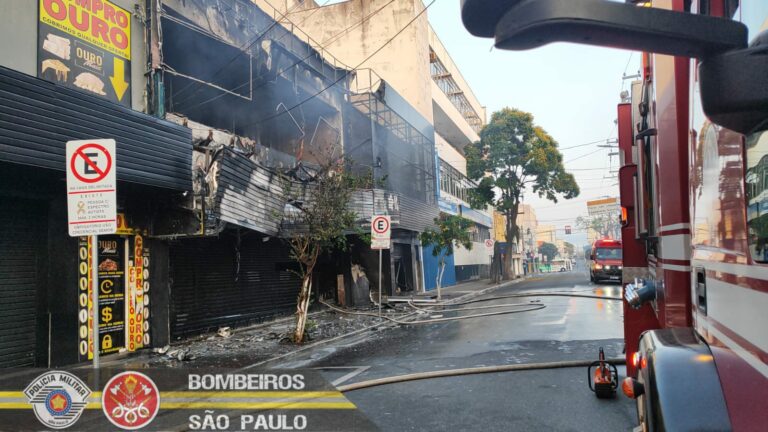 Incêndio destrói loja de bijuterias no Centro de Taubaté