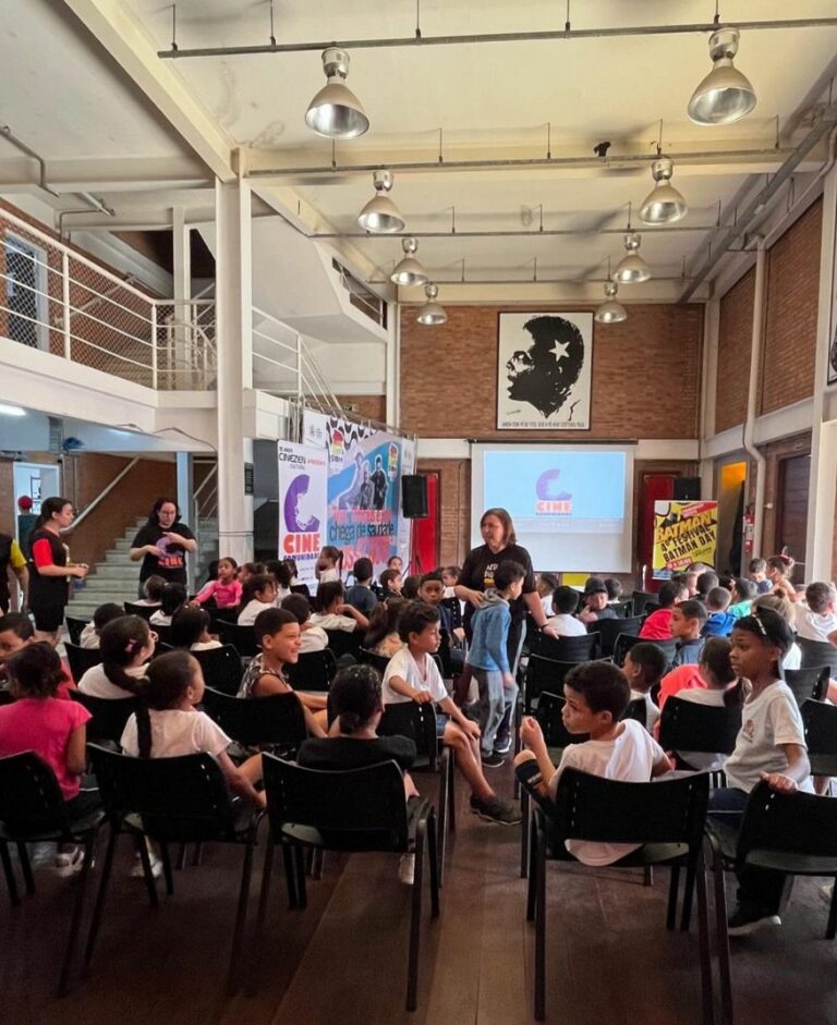 Cine Comunidade apresenta ‘Já Fui Famoso’ em sessão gratuita no Café Teatro Rolidei; Confira!