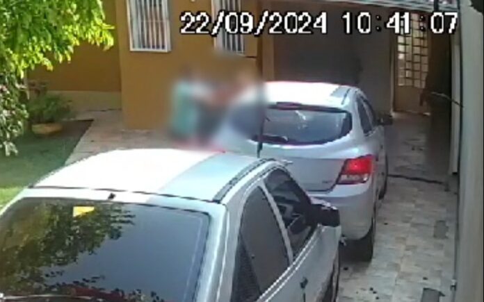 Idosa é roubada e espancada por criminoso em Campinas; veja vídeo