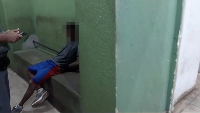 Homem em situação de rua tenta furtar fiação da casa de delegado e é detido em flagrante